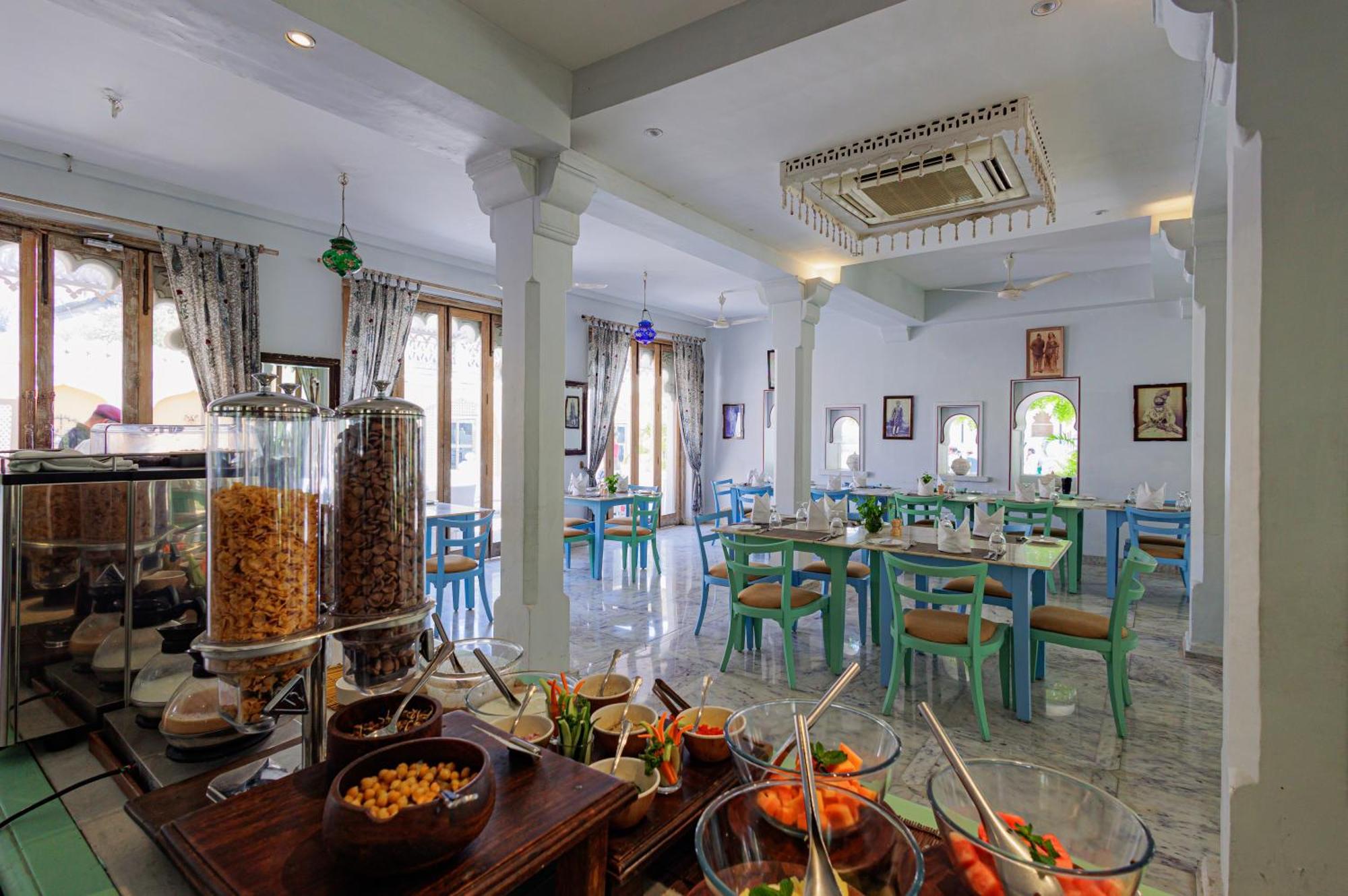 Hotel Rawla Narlai Bagian luar foto
