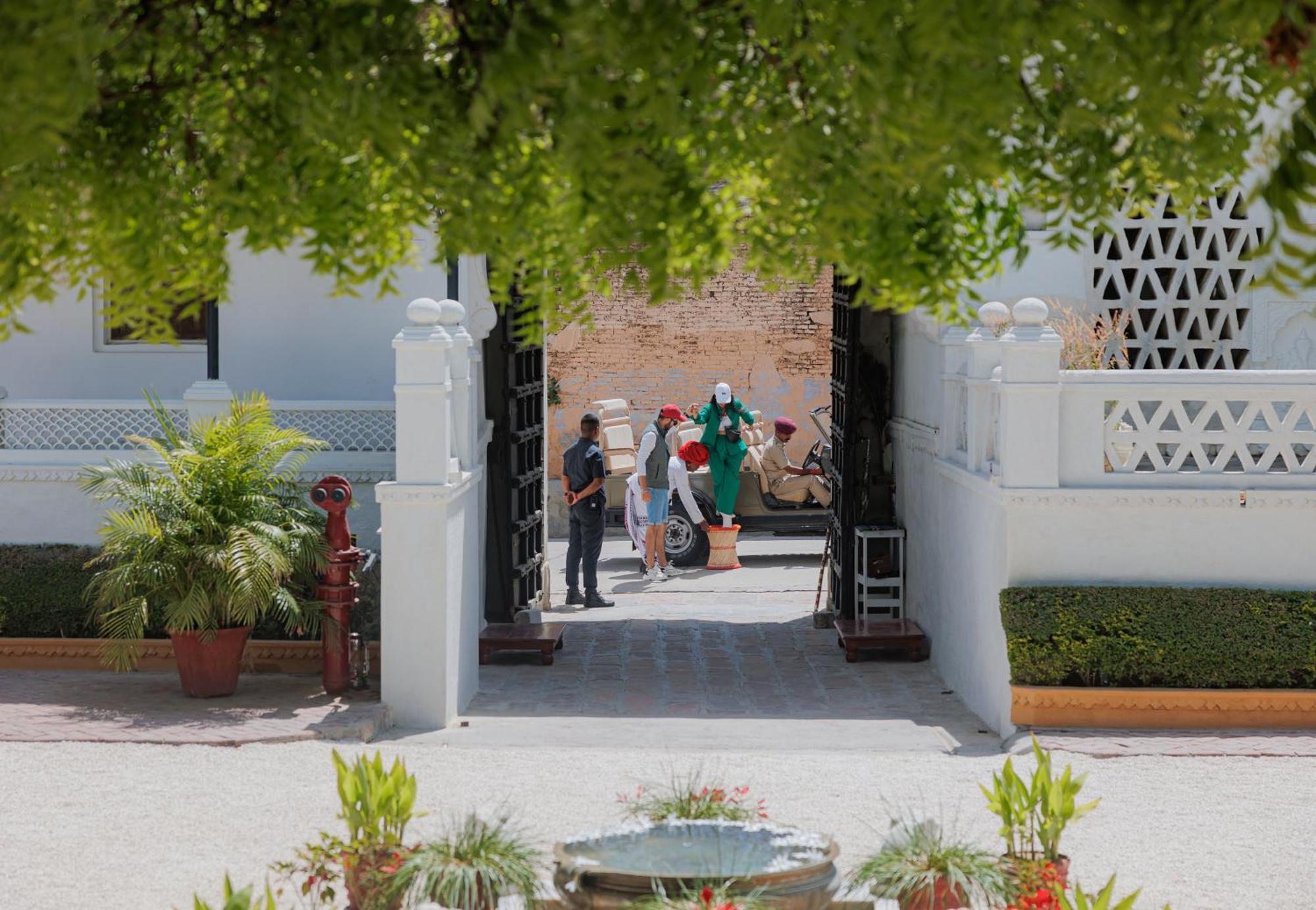 Hotel Rawla Narlai Bagian luar foto