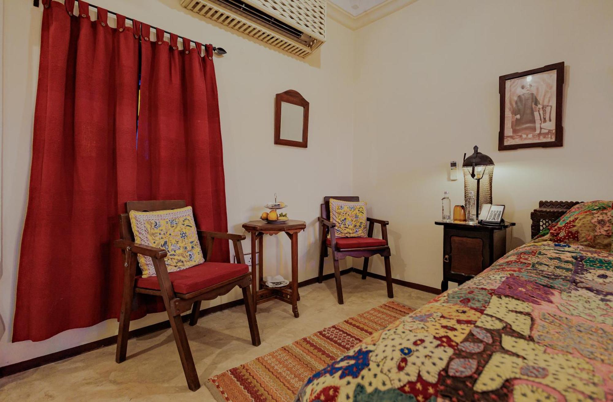 Hotel Rawla Narlai Bagian luar foto